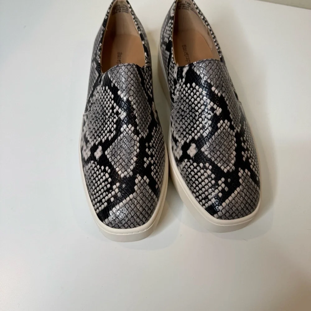 Baretraps Womens Yannah Slip On Sneaker size 6
